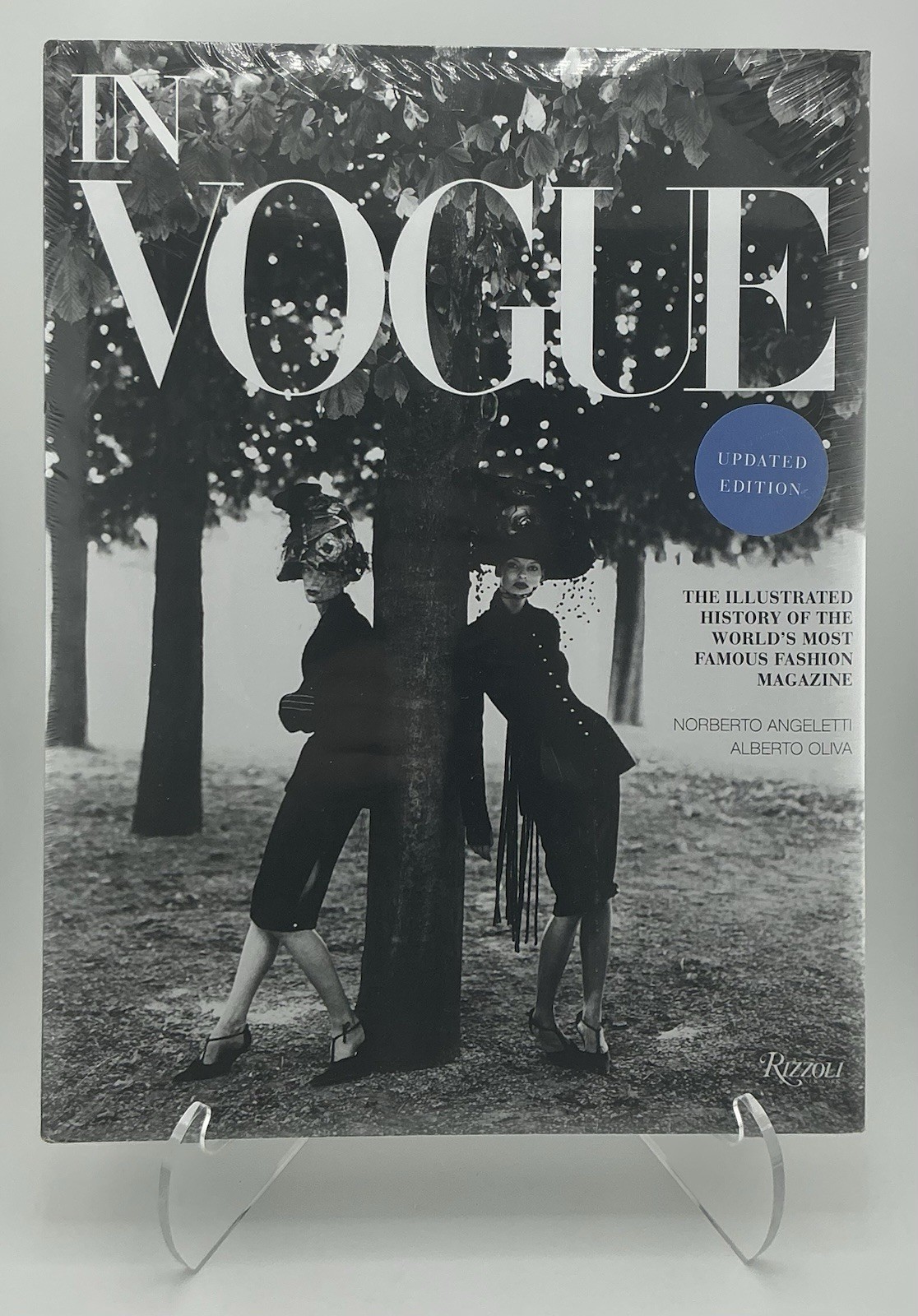 In Vogue: An Illustrated History of the World’s Most Famous Fashion Magazine NEW