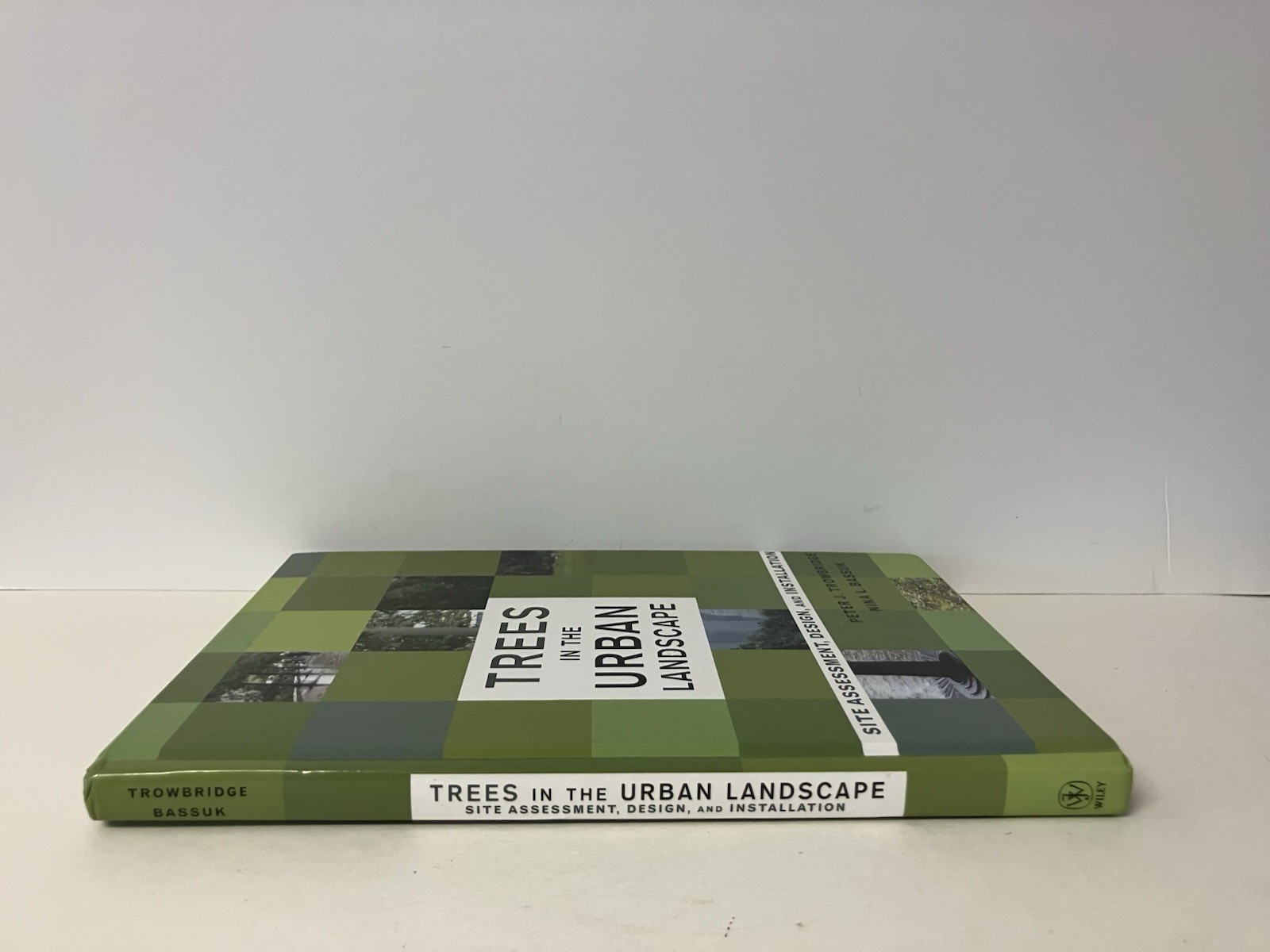 Trees in the Urban Landscape by Robert Trowbridge 2004 Hardcover EXCELLENT