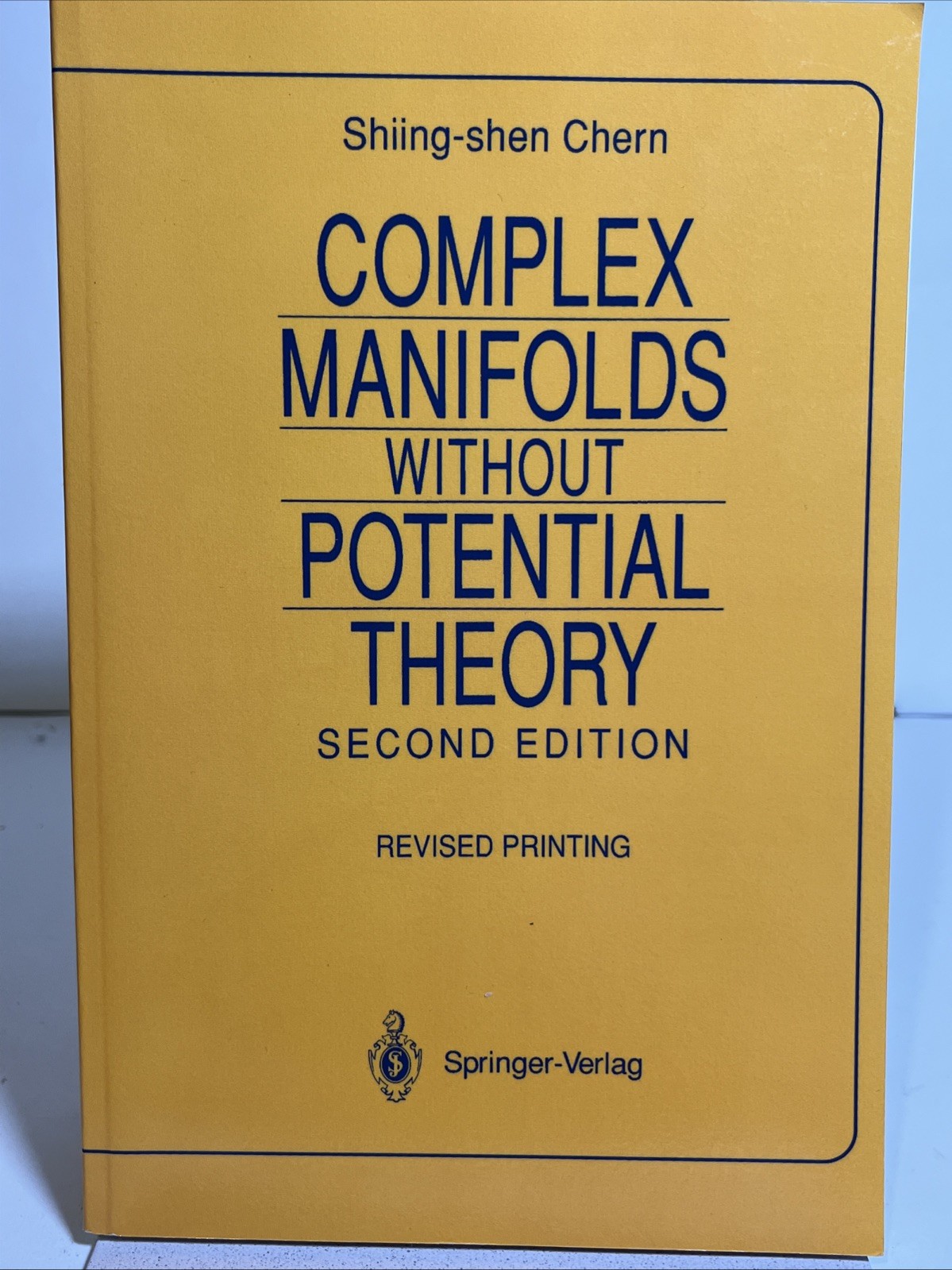 Universitext Ser.: Complex Manifolds Without Potential Theory by Shiing-shen…