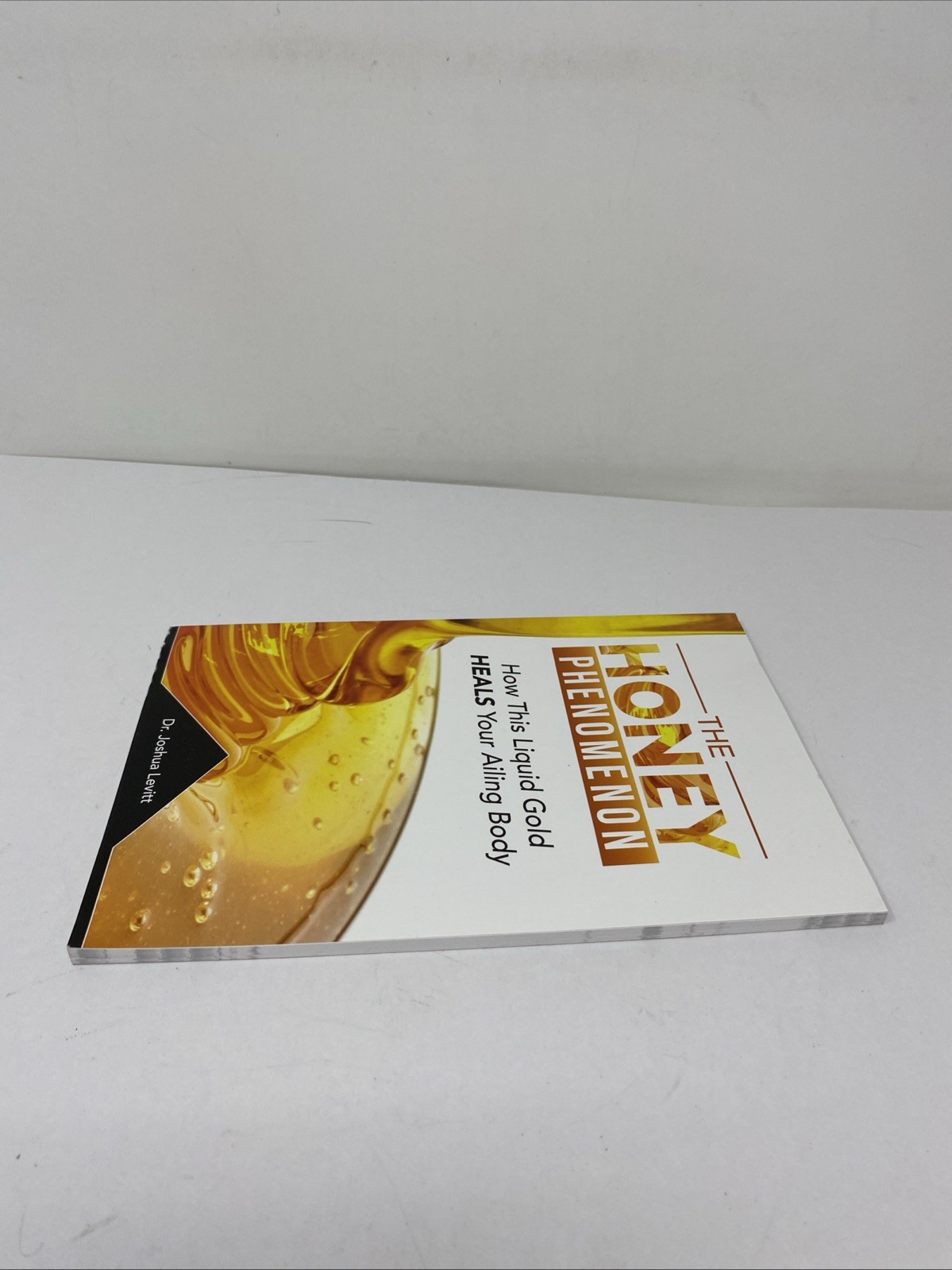 The Honey Phenomenon – How This Liquid Gold Heals Your Ailing Body Joshua Levitt