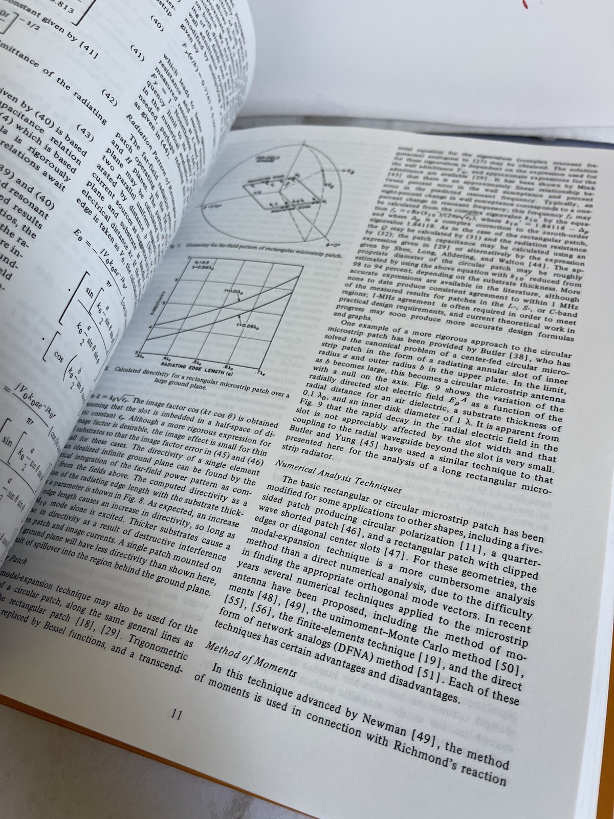 Microstrip Antennas : The Analysis and Design of Microstrip Antennas and Arrays
