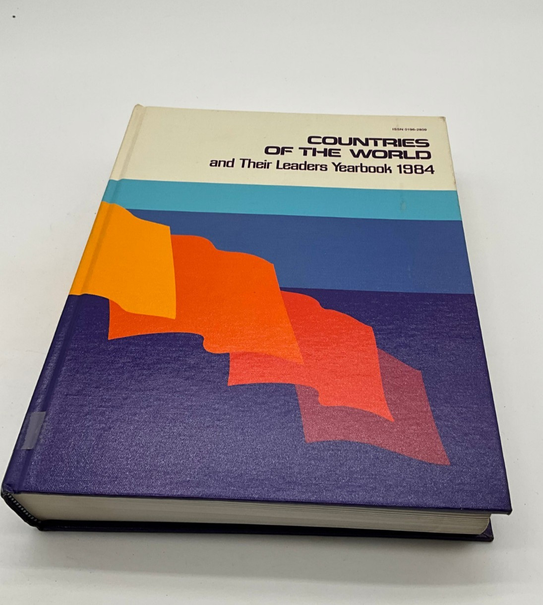 Countries of the World and Their Leaders Yearbook 1984 by Frank E Bair HC AQ