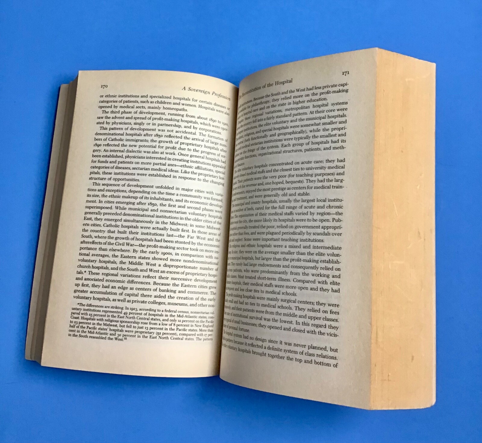 THE SOCIAL TRANSFORMATION OF AMERICAN MEDICINE: THE RISE By Paul Starr VINTAGE